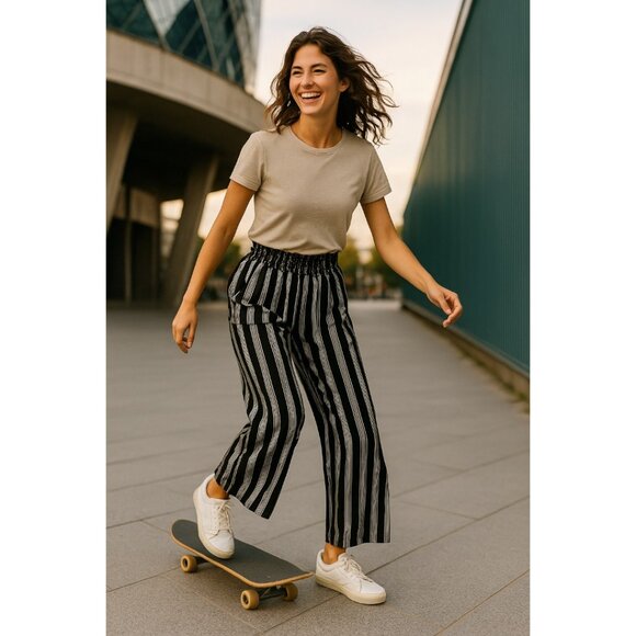 Ci Sono Black & White Stripe Wide Leg Pants – Smocked Waist – Size L - Picture 2 of 11